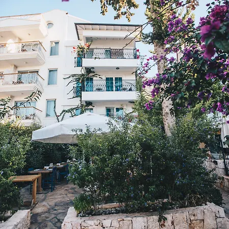 Ξενοδοχείο Livia 3*