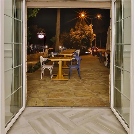 Ξενοδοχείο Livia 3*