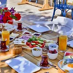 Livia Hotel 3*